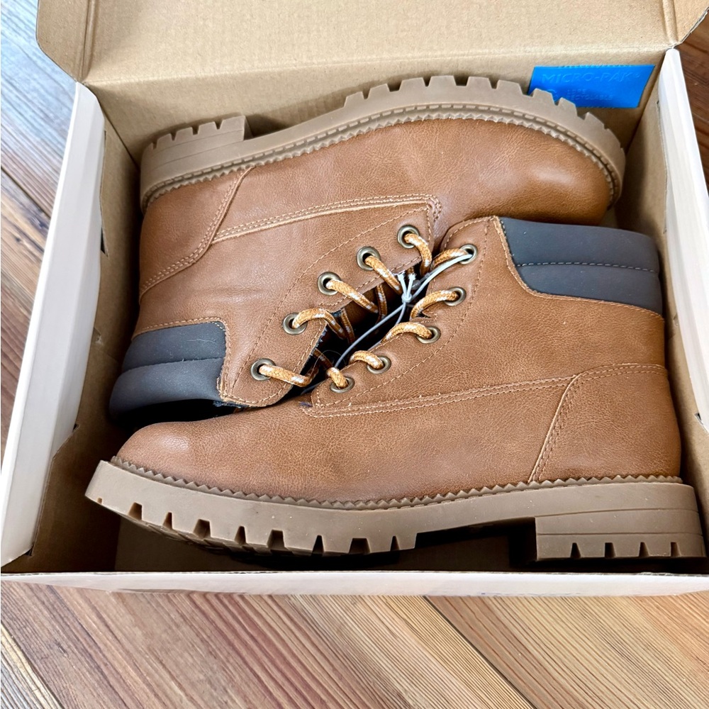 Brown boys work boots NWT